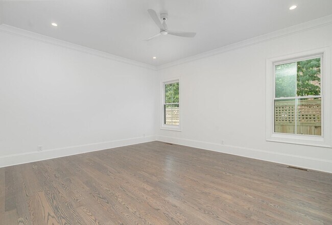 Building Photo - 909B Gale Ln