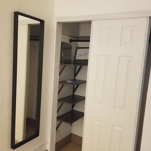 Building Photo - 515 S 20th Ave