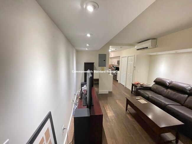 Building Photo - 48 Beacon St