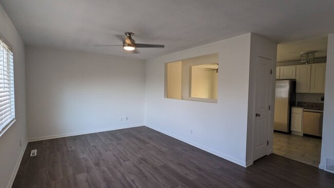 Building Photo - 5 BED/2 BATH RANCH HOME W/FINISHED BASEMEN...