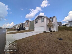 Building Photo - 2024 build, great neighborhood, stainless appliances, granite countertops!