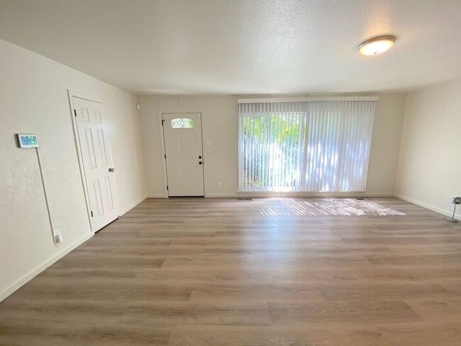 Building Photo - Like Brand New! - Single Story House in North Central Reno