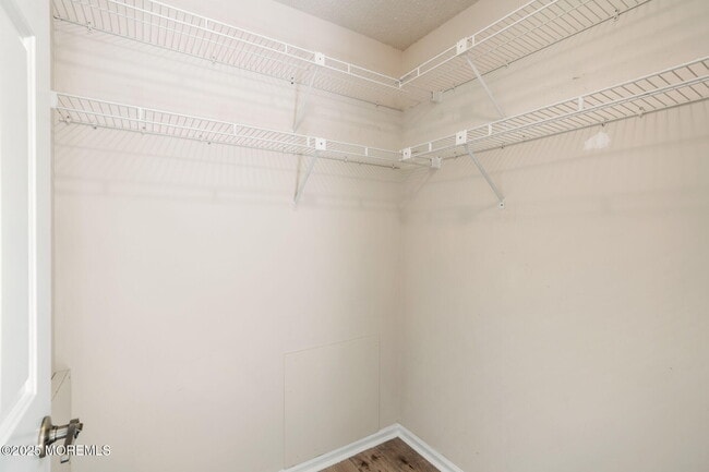 Building Photo - 7 Tamarack Ct