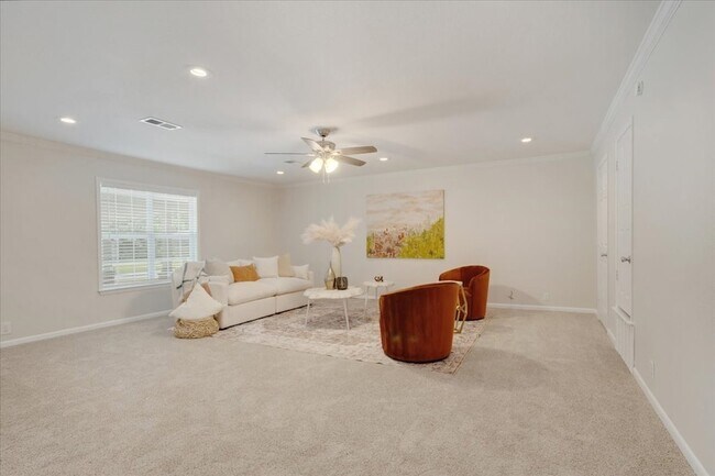 Building Photo - 470 W Marshall Dr