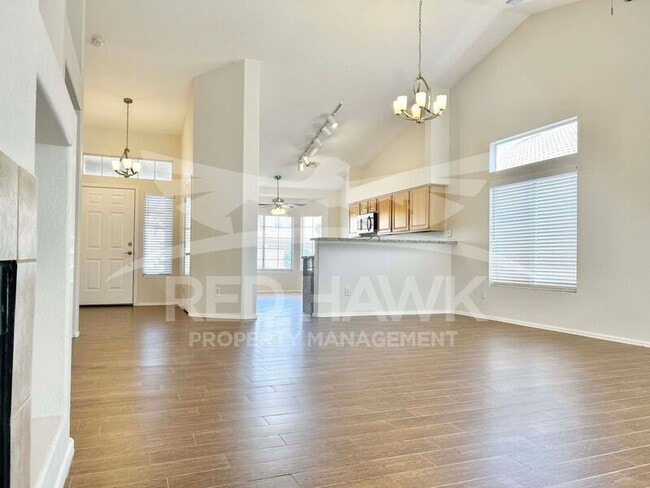 Building Photo - 721 E Sheffield Ave