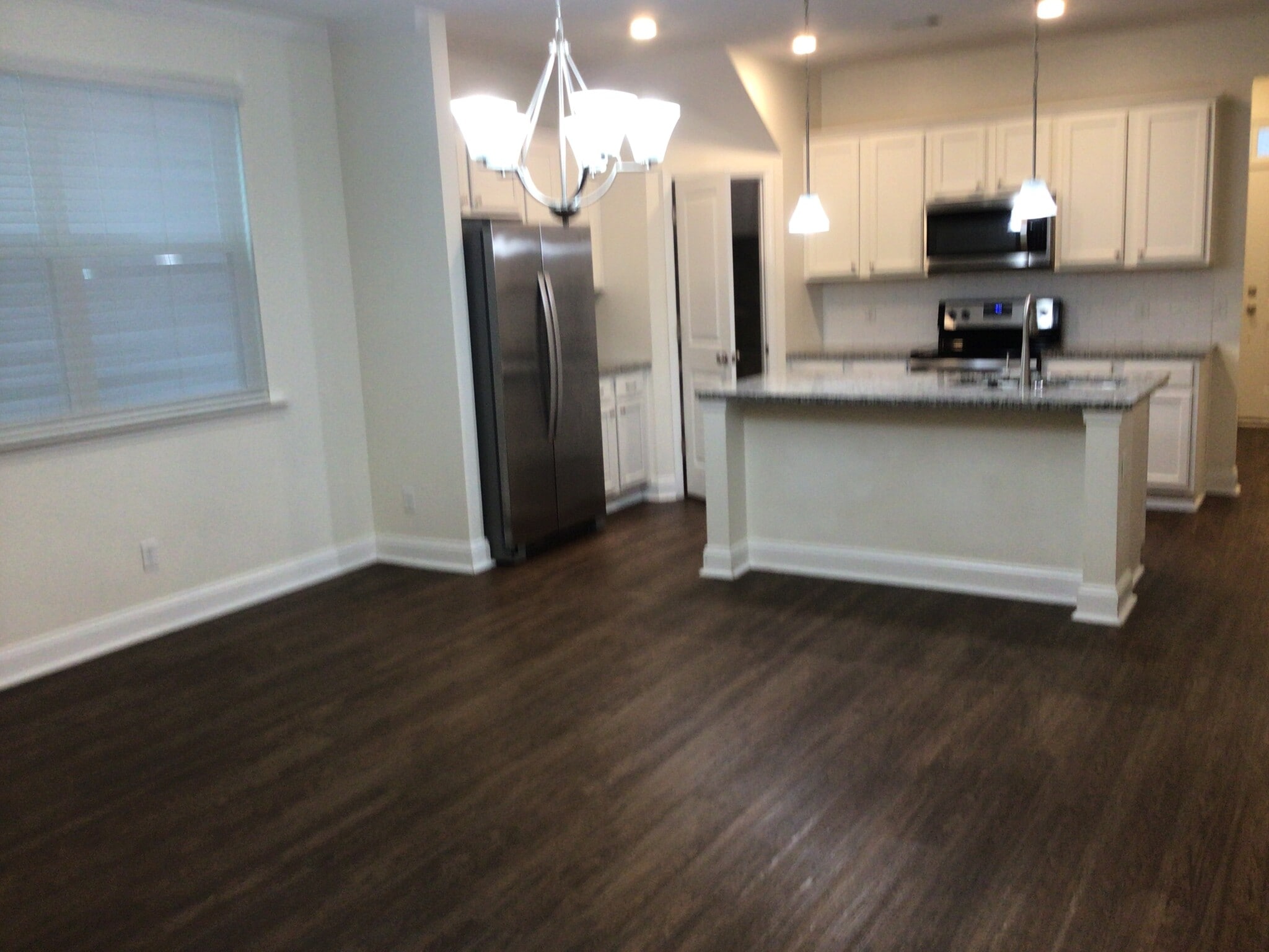 Building Photo - 16 Cherry St