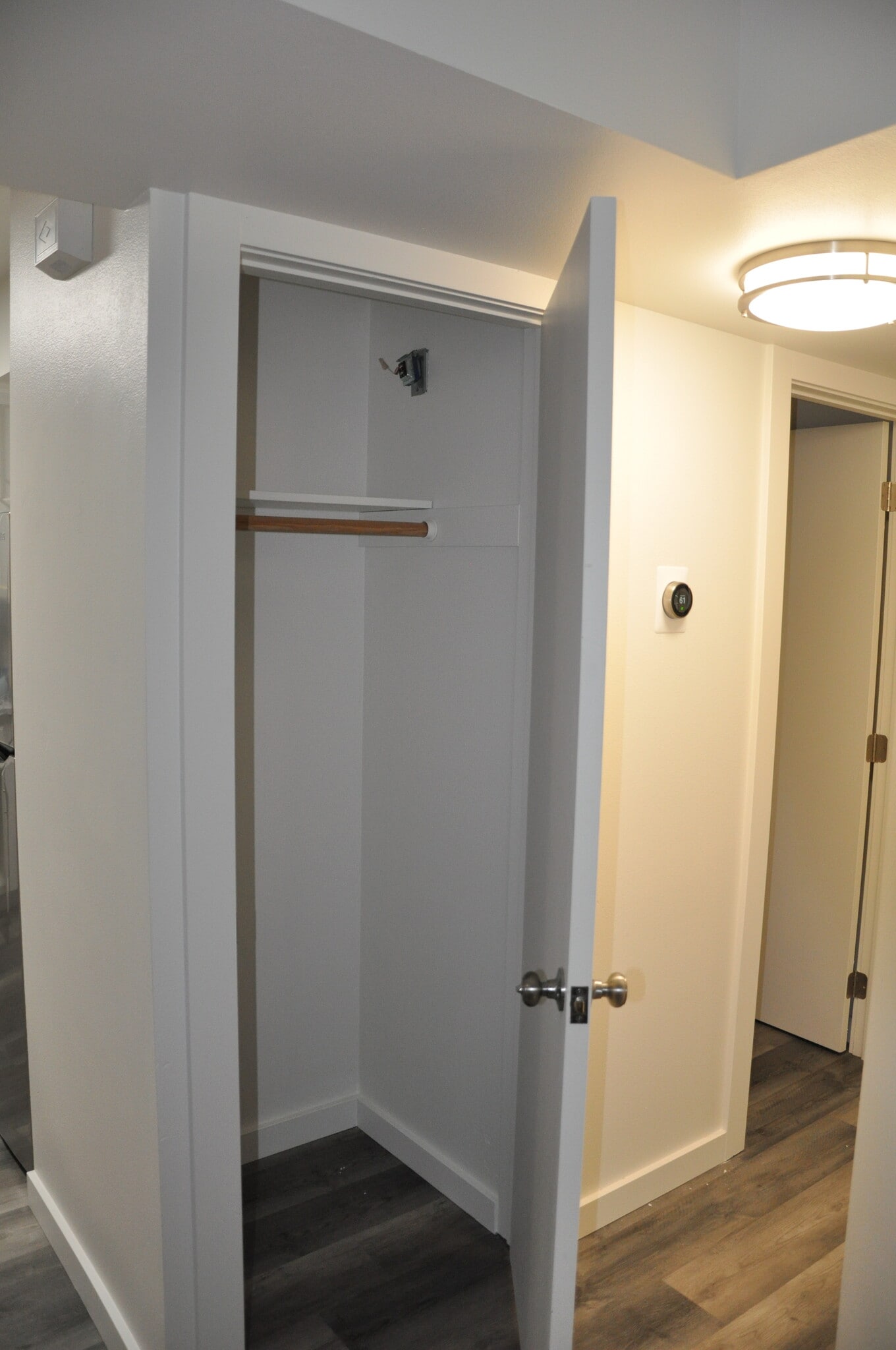 Hallway / Laundry - 3031 Pacific St