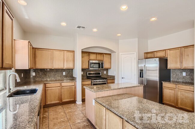 Building Photo - 1353 E Judi Dr