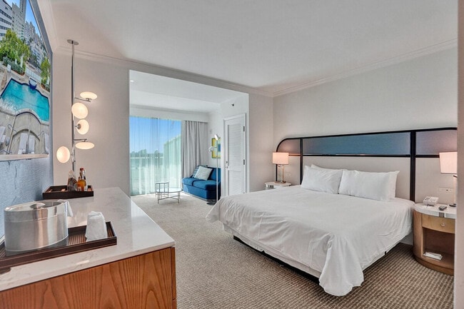 Building Photo - 4401 Collins Ave