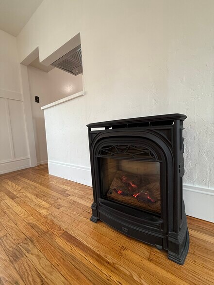 Building Photo - 685 28th St