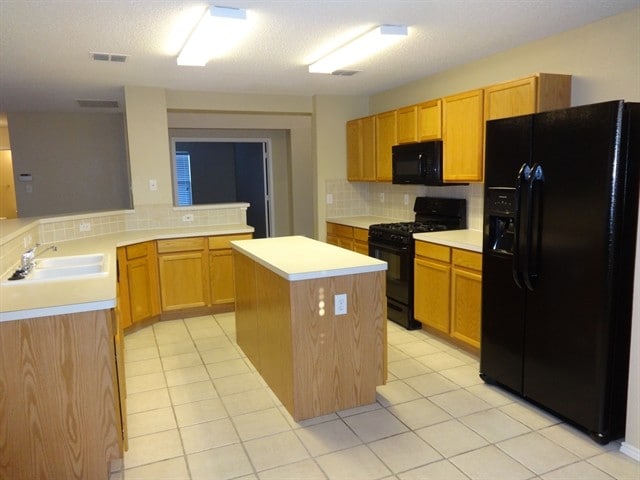 Building Photo - 210 Trees Dr