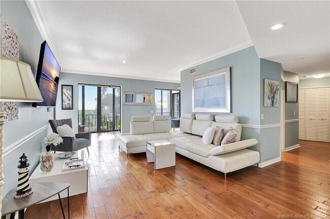 Building Photo - 150 SE Four Winds Dr