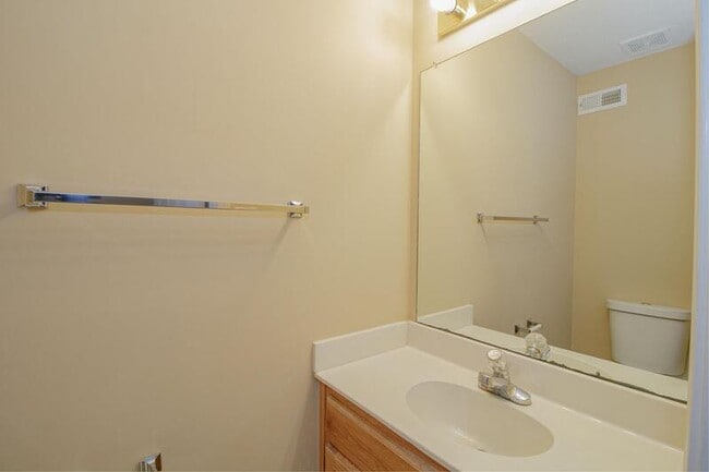 Building Photo - 2107 Ringgold Ct
