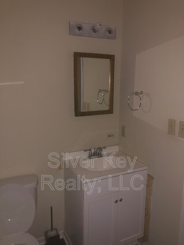 Building Photo - 311 Sunset Dr