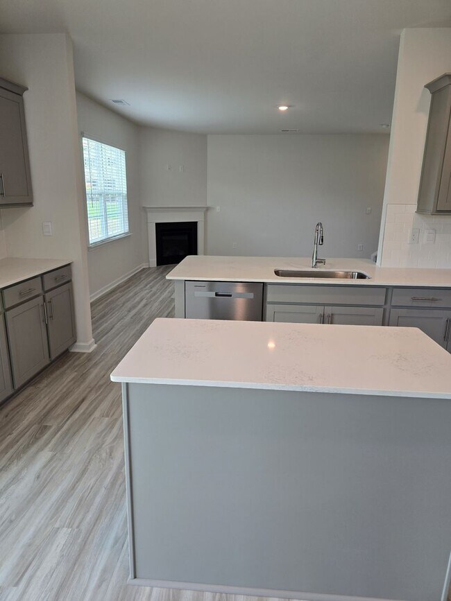 Building Photo - Elegant Home Located in Secrest Commons in...
