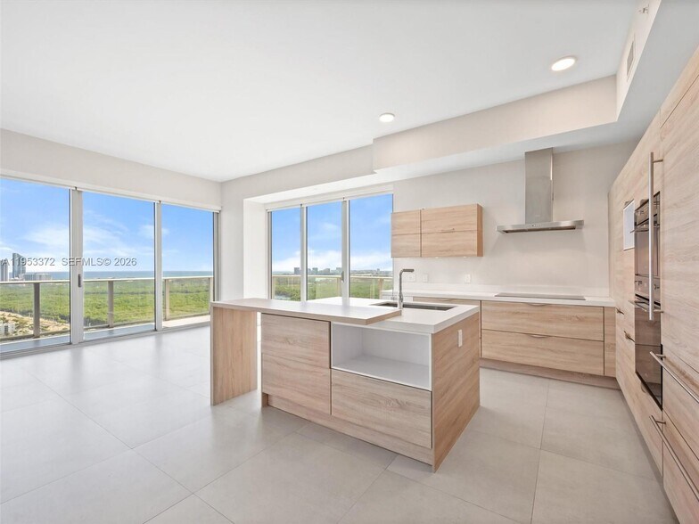 Building Photo - 16385 Biscayne Blvd