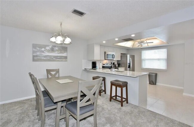 Building Photo - 9635 Greenskeeper Dr