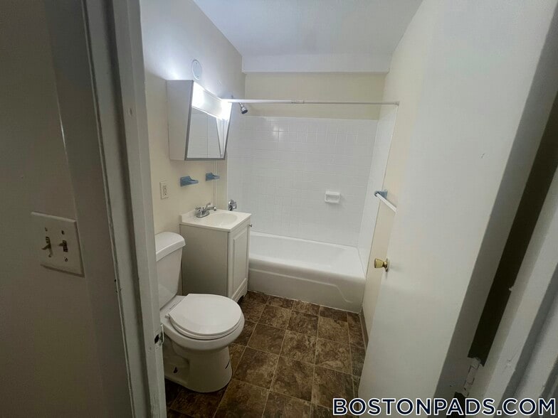 Building Photo - 66 Homer Ave