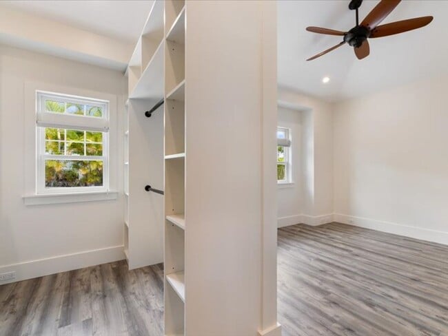 Building Photo - W/D, AC, Modern Design, Recently Built, Si...