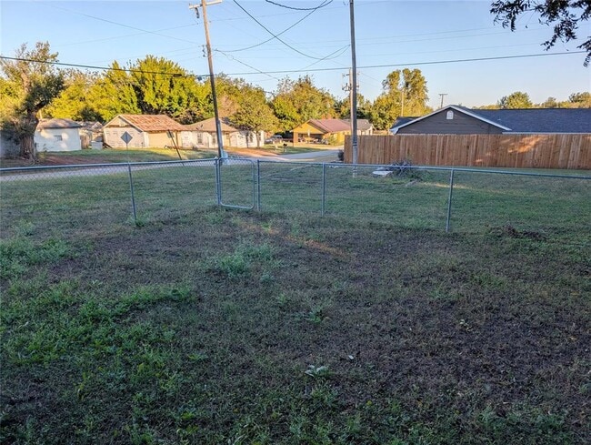 Building Photo - 918 W Hayes St