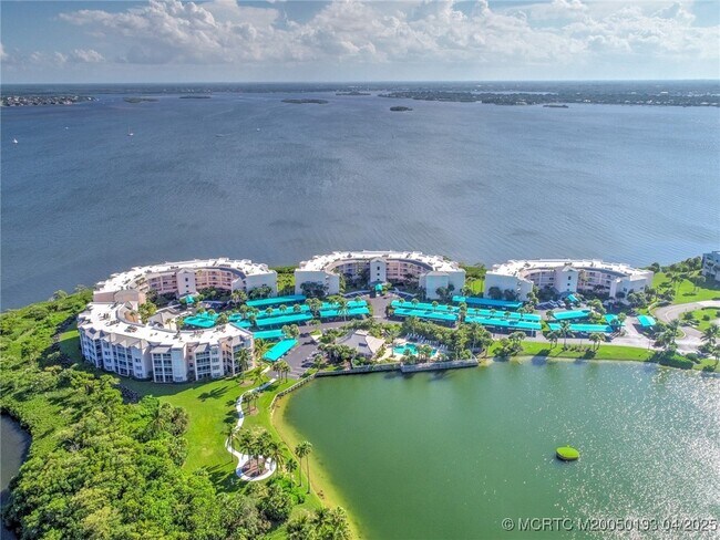 Building Photo - 5799 NE Island Cove Way