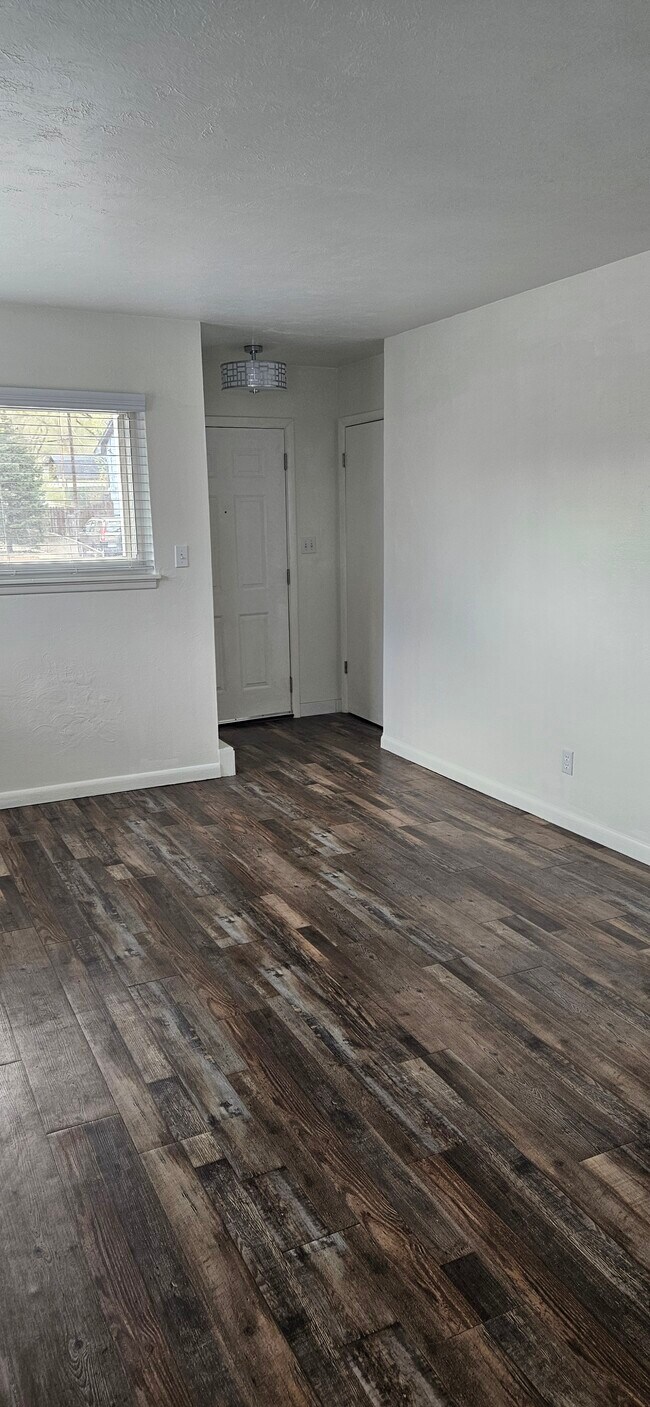 Building Photo - 2221 Cooper Ave