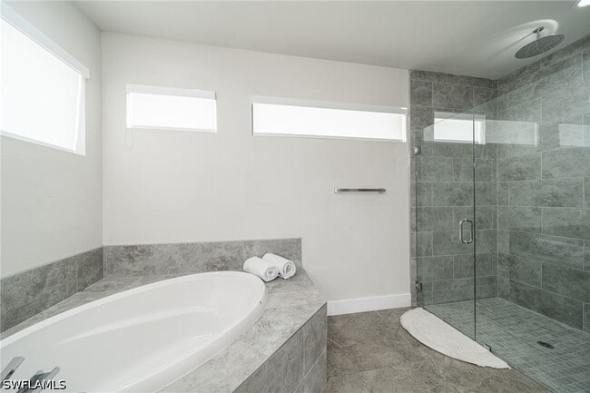 Building Photo - 1608 NW 38th Ave