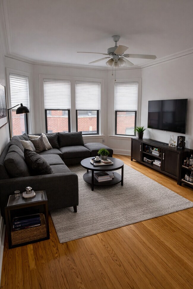 Building Photo - 6851 S Crandon Ave