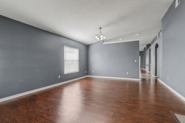 Building Photo - 30936 Baclan Dr