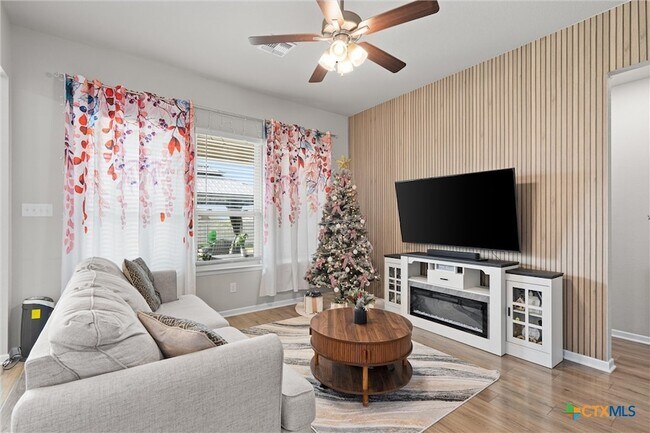 Building Photo - 1913 Zabcikville Dr