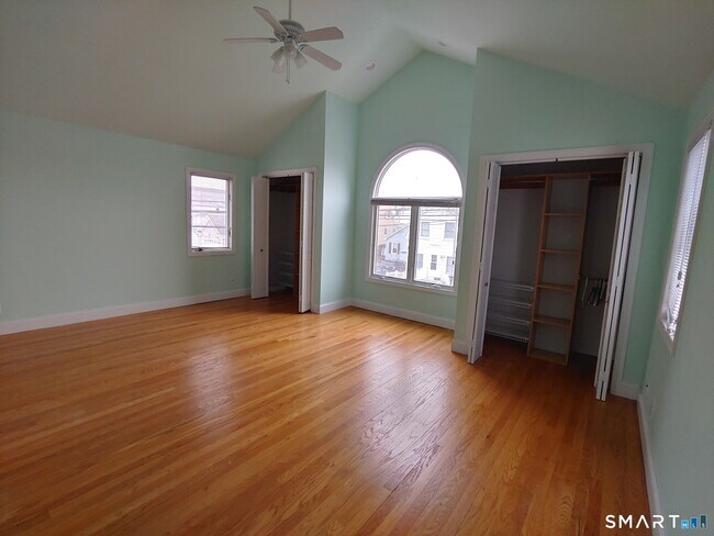 Building Photo - 800 E Broadway