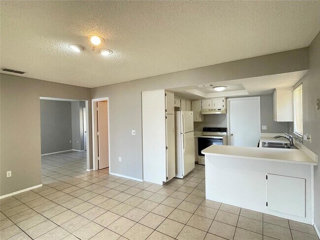 Building Photo - 687 Lake Dexter Cir