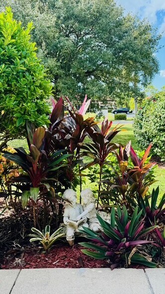 Building Photo - 2024 Pine Isle Ln