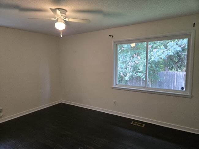 Building Photo - 4048 Dolly Ridge Rd