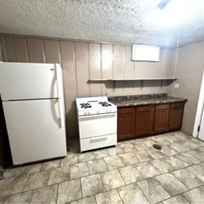 Building Photo - 807 7th Ave