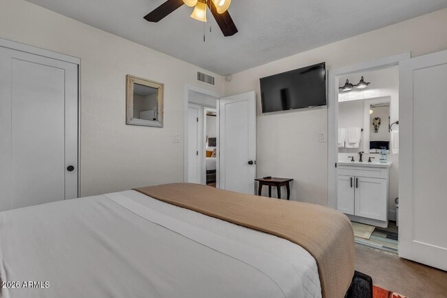 Building Photo - 1207 W 15th St