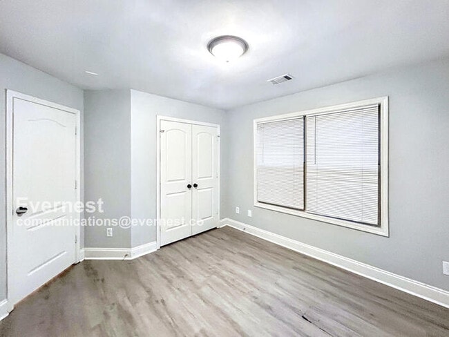 Building Photo - 1305 Sweetbriar Cir