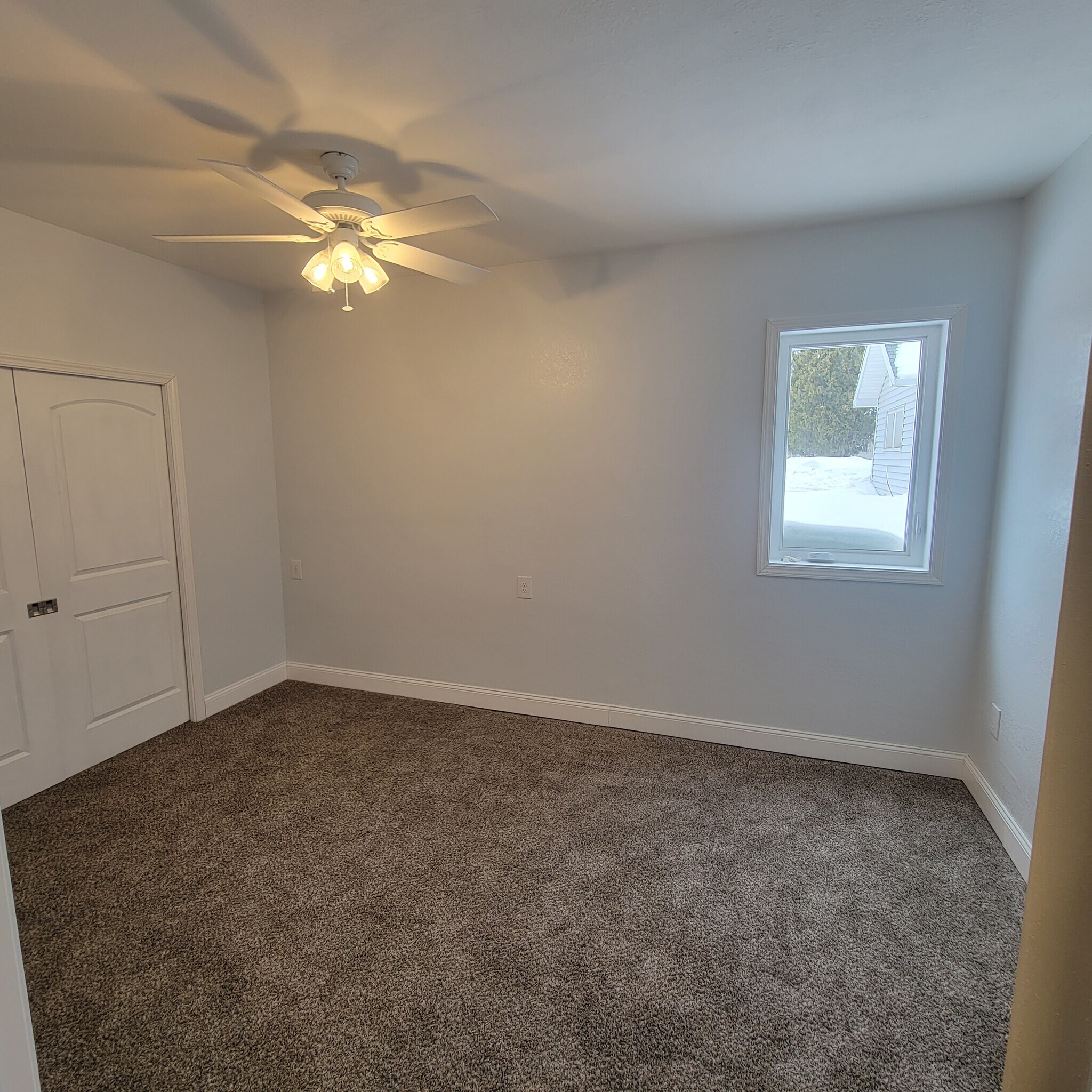 Large Bedroom and closet - 1531 Cloquet Ave