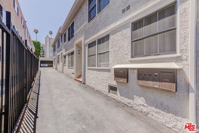Building Photo - 1643 N Formosa Ave