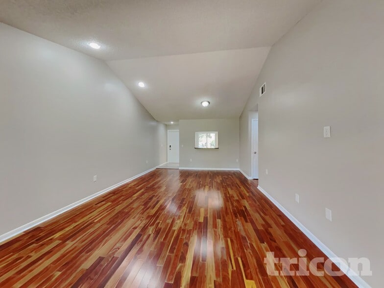 Building Photo - 4442 Sandhurst Dr