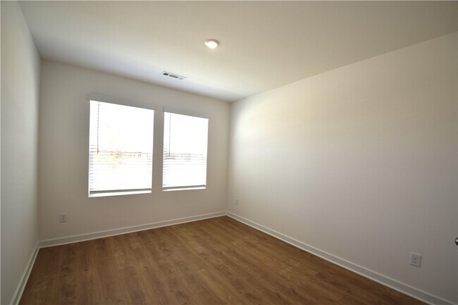 Building Photo - 322 Texas Ave