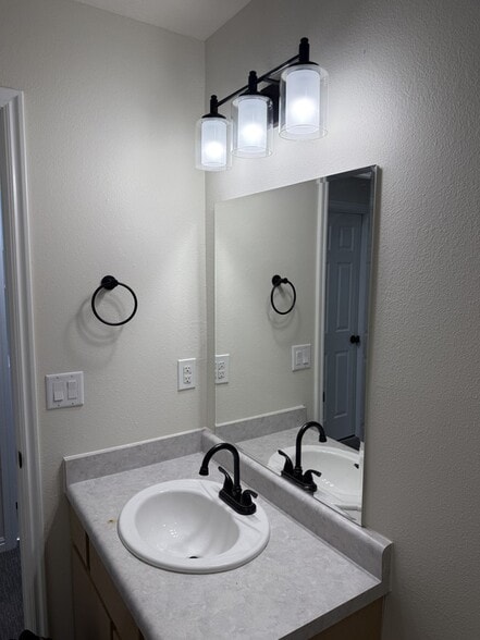 Building Photo - 276 Bliss Ct