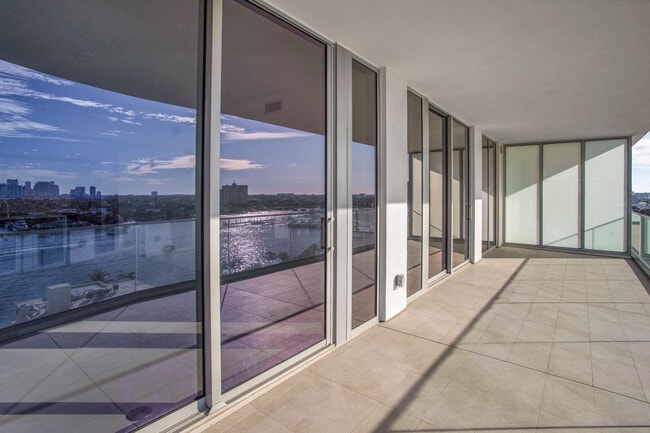 Building Photo - 153 N Seabreeze Blvd