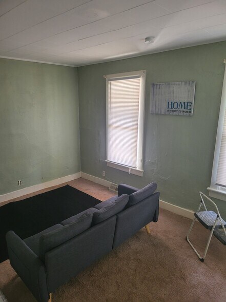 Building Photo - 918 5th Ave