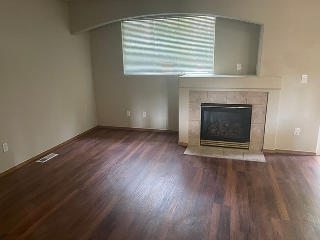 Building Photo - Move in special- 2 weeks free!  Lake Steve...