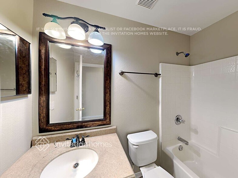 Building Photo - 808 Delfino Pl