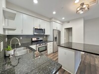 Building Photo - Beautiful 2B/2.5BA Townhouse in San Marcos!