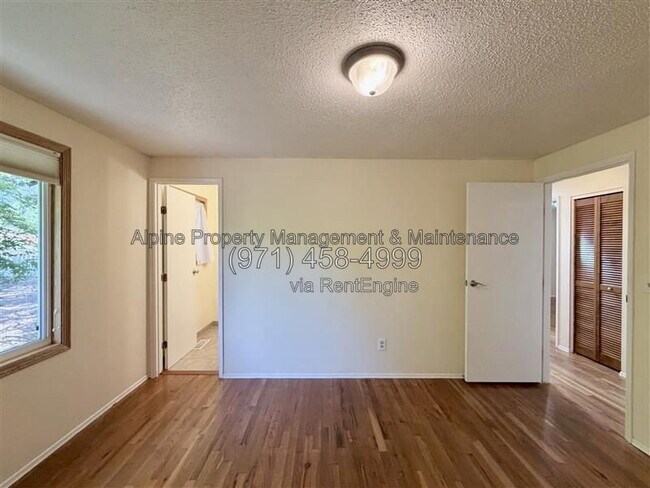 Building Photo - 4670 SW 160th Ave