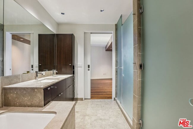 Building Photo - 6250 Hollywood Blvd