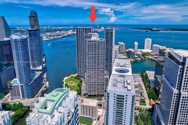 Building Photo - 495 Brickell Ave